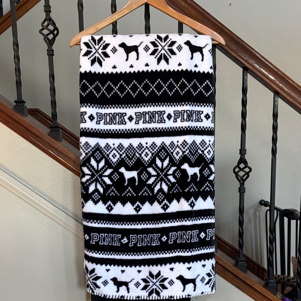 New with tags, Pink Black and White Fleece / Sherpa Blanket